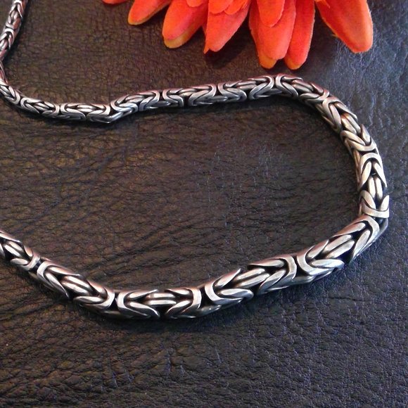 18" Sterling Silver (Stamped 925) Byzantine Chain with Toggle Closure - Picture 2 of 8